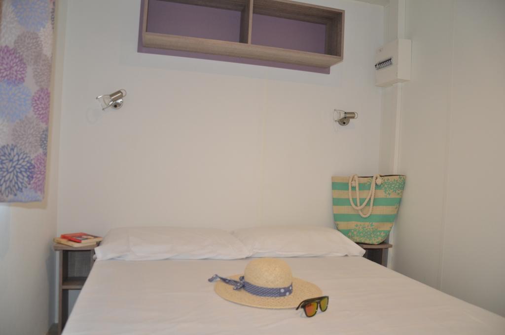 Happy Camp Mobile Homes In Domaine La Yole Camping Lodge Valras-Plage Bilik gambar